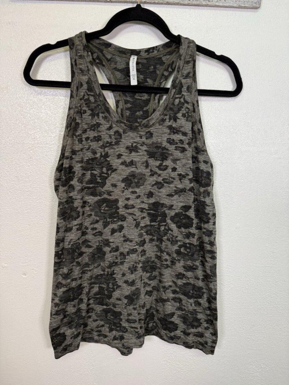 Athleta Speedlight Floral Camo Green Black Racerback Tank Top Women's XL Stretch